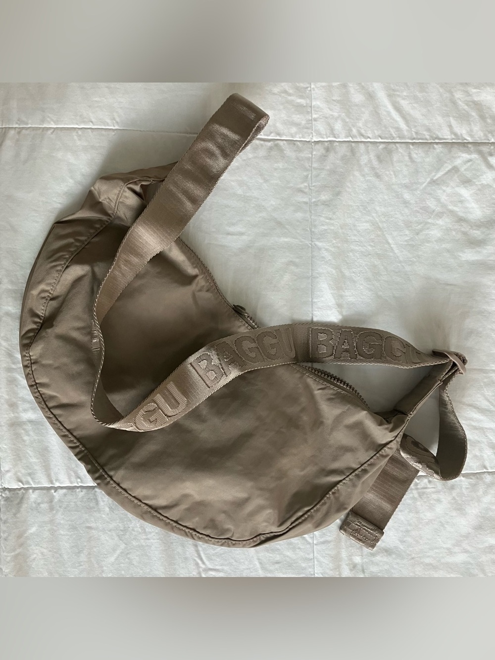 BAGGU 🕊️ Medium Crescent – Dove - Picture 2 of 3